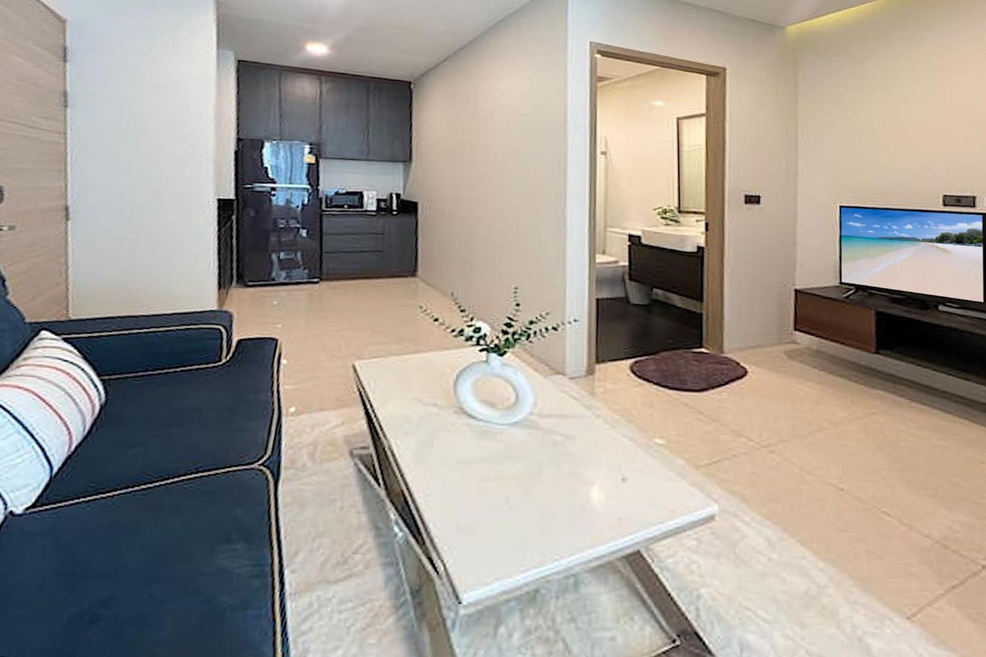 Vv B402, Close To Patong's Nightlife, &